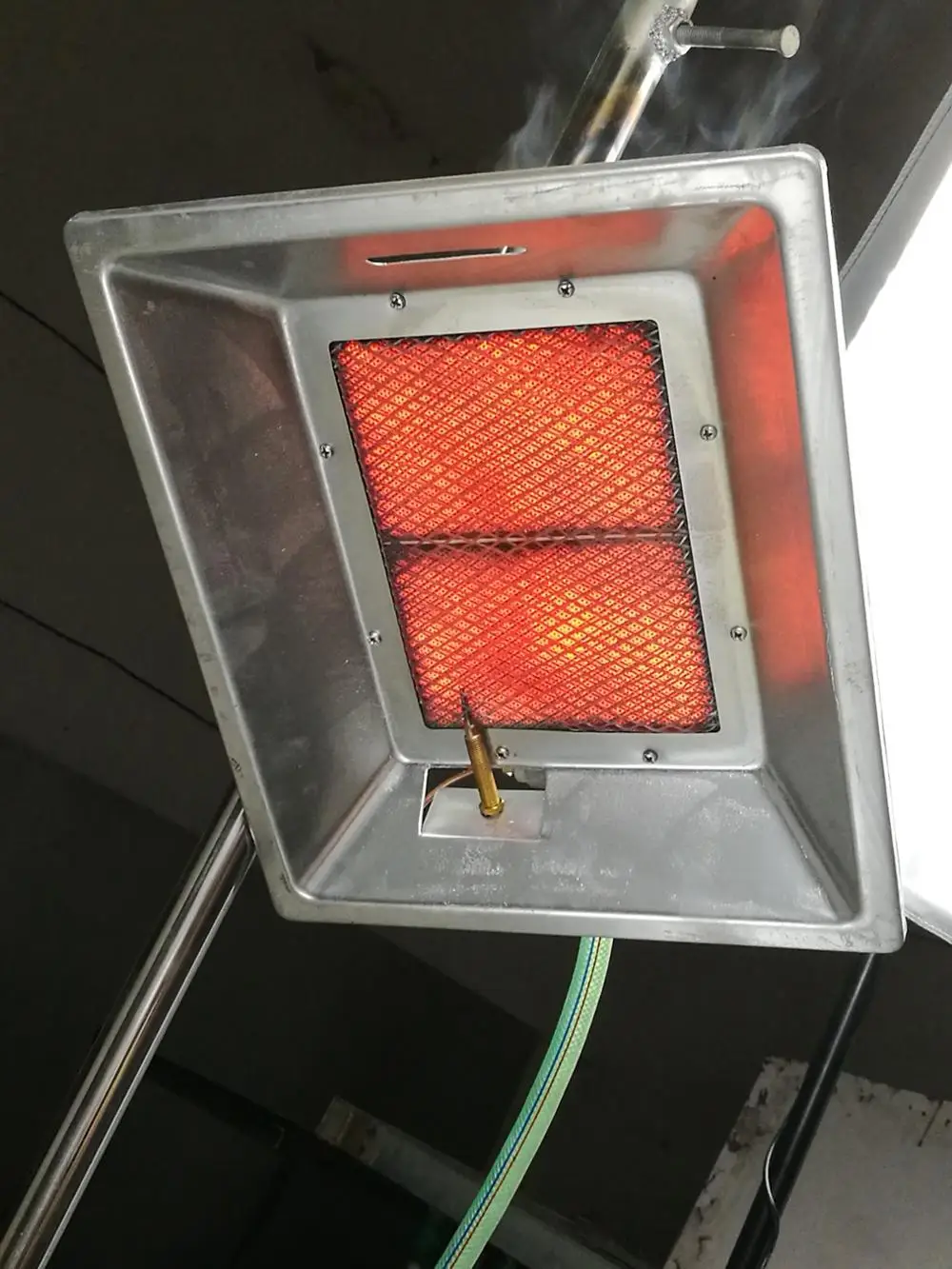 2024 poultry Farm equipment Infrared Gas Brooders THD2608 for Pig Chicken with energy conservation