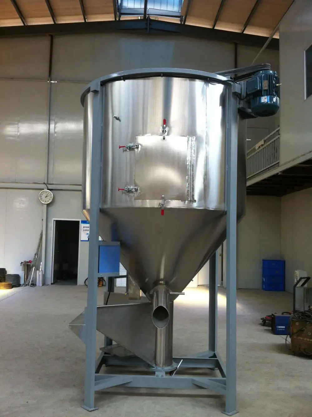 guangdong dongguan vertical stainless steel 2000 kg stand mixer for plastic pellets mixing machinery
