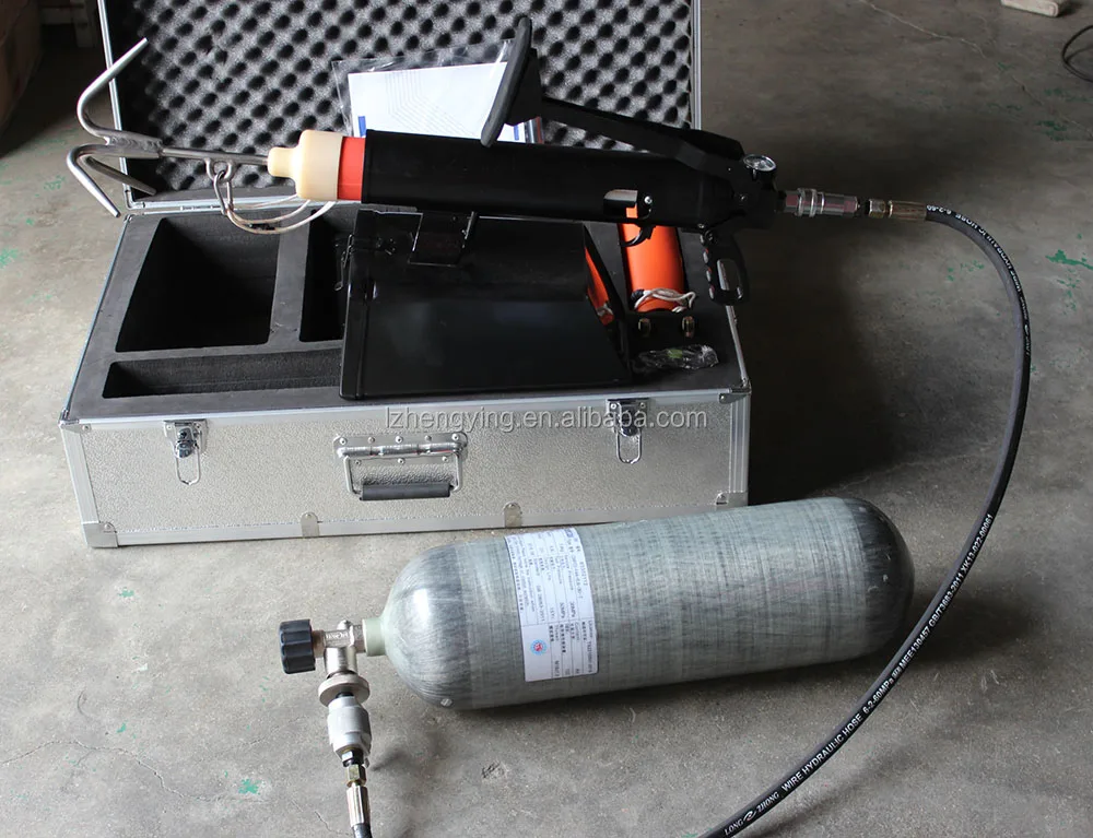 Pneumatic lifesaving rope launcher