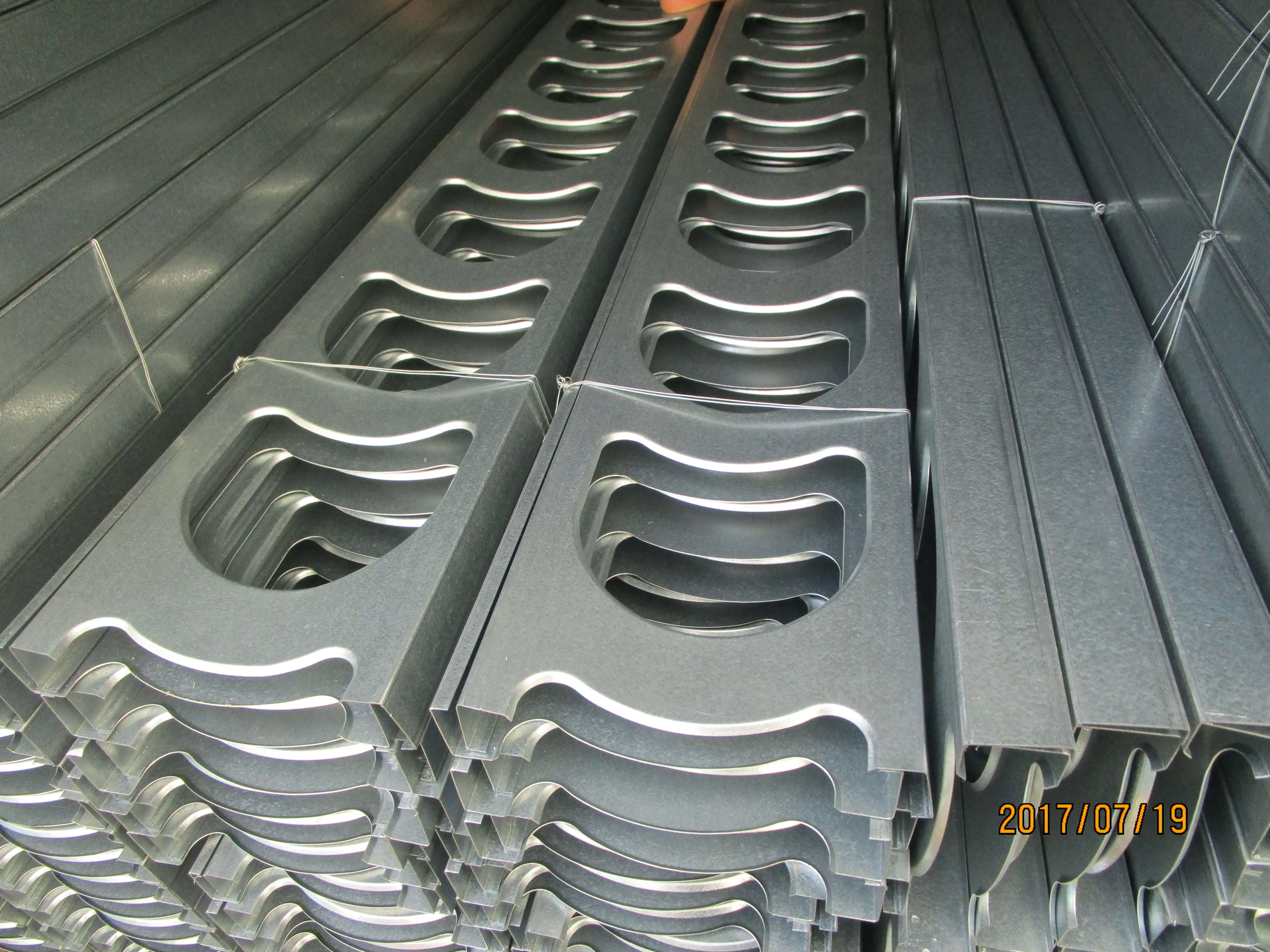 Australia structural walling system C channel metal stud with big holes and with reinforce rib