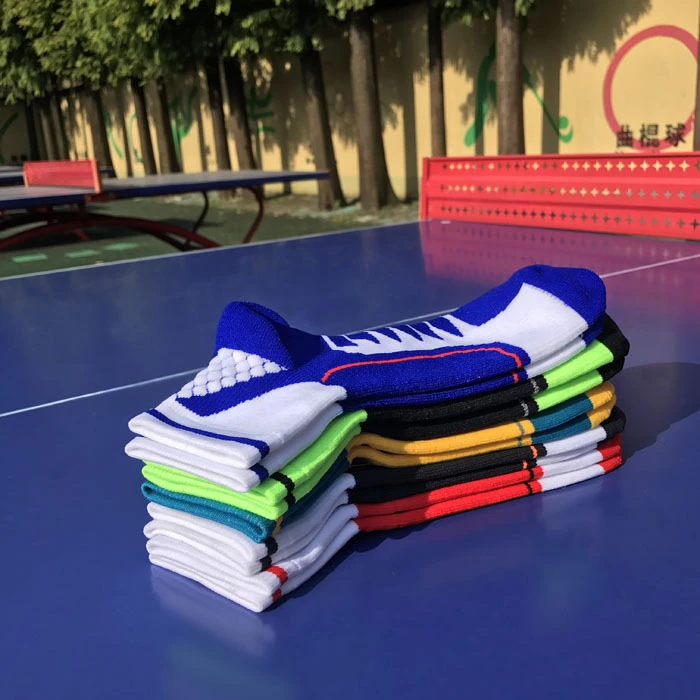  Yiwu лидер продаж мужские удобные нажимные полиамидные спортивные носки для пеших прогулок