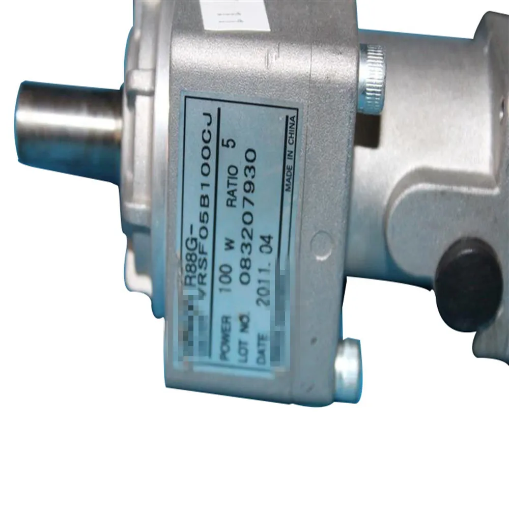 R88G-VRXF09B100CJ Decelerator For 50W&100W Cylindrical Servomotors Backlash 15 Minutes Gear Ratio 1/9 With Key and Tap