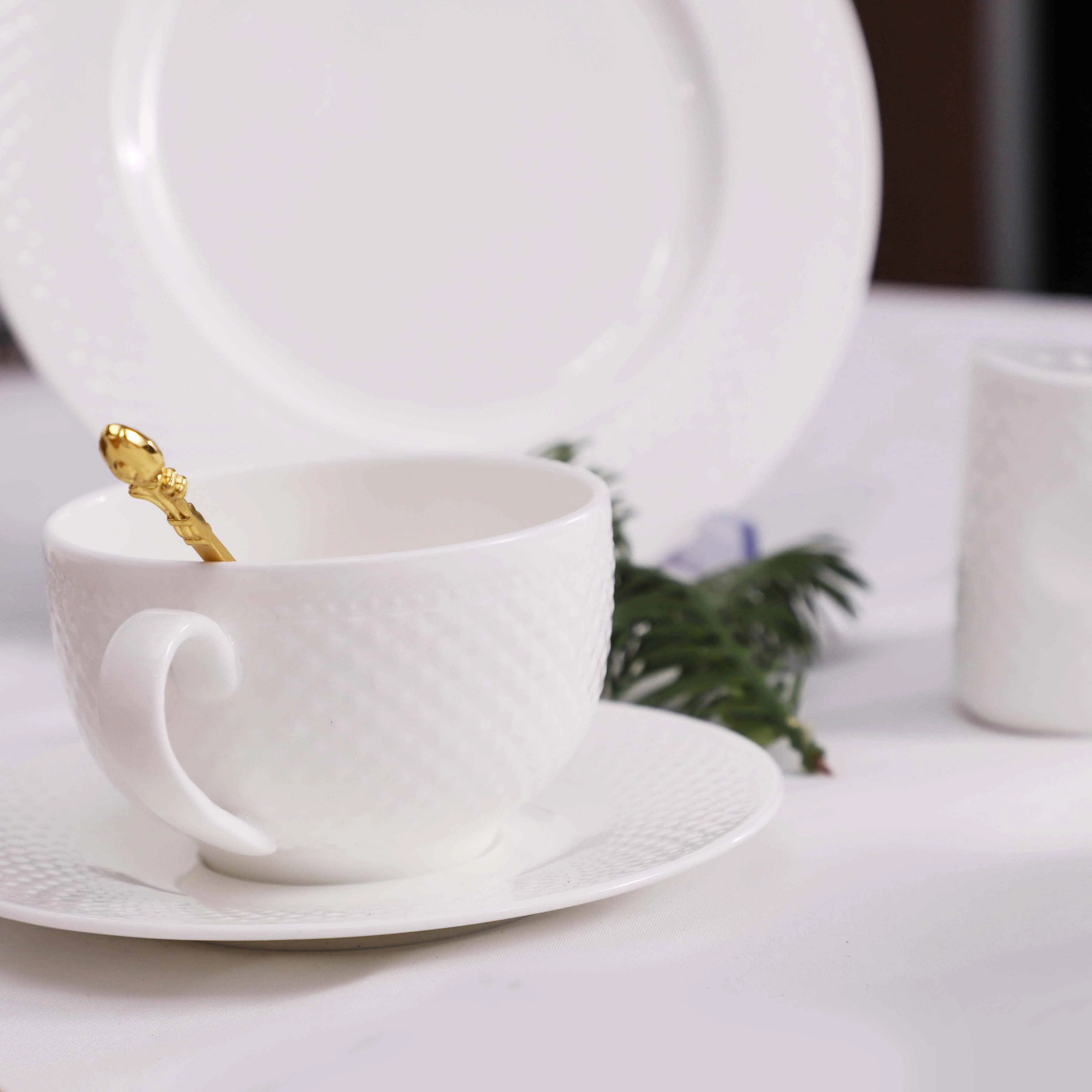 Porcelain tableware Wholesale supplier hot products factory price fashion easy cleaning Star Hotels white bone China dinnerware