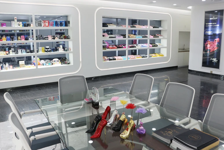 hot sale OEM factory price 100ml sexy girl latest branded perfume