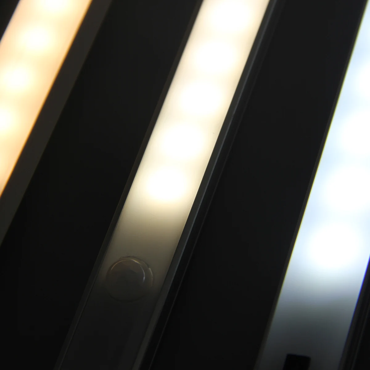 High quality led magnetic cabinet light Battery Powered Security Cabinet Lighting 10 Led Motion Sensor Closet Light