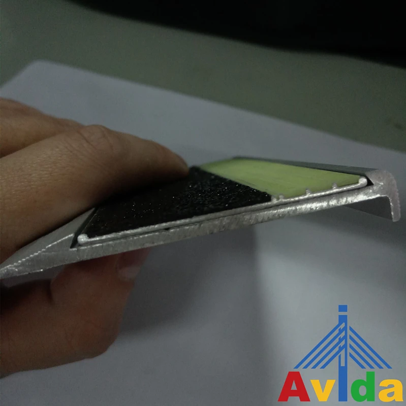 Abrasive Aluminum Anti-slip Noslip Glow in the Dark Luminescent Photoluminescent Stair Nosing