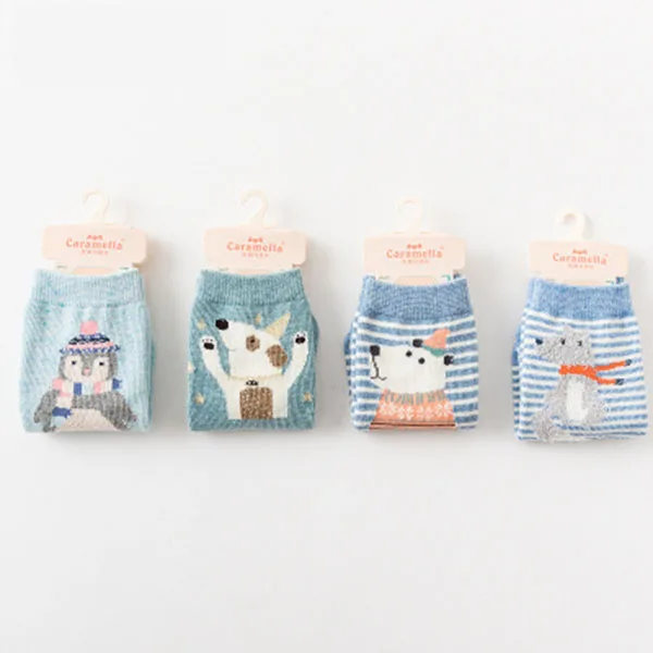 Aloe low cut sexy girls with white smell socks