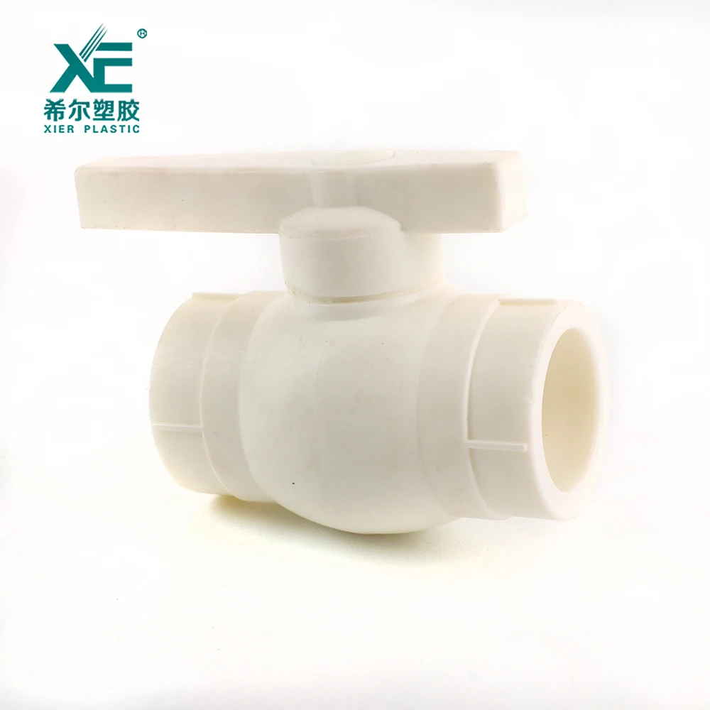 Различные виды белых полипропиленовых пластиковых шаровых клапанов для строительства горячей воды