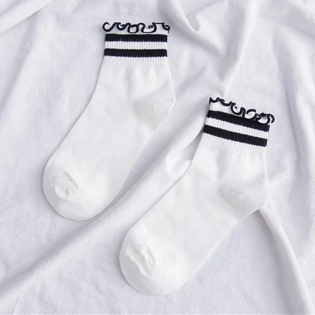 Custom New Design Fall Winter Womens Black And White Lovely Ladies Girls Cotton Crew Socks