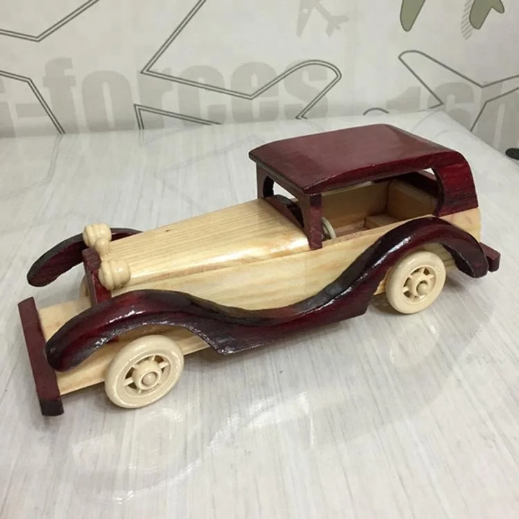 Деревянная модель автомобиля
