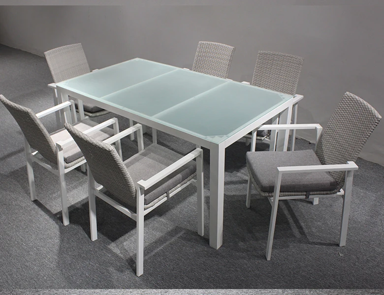 Modern Elegant Restaurant Table and Chair Garden Rattan Wicker Patio Furniture Discount Outdoor Dining Set