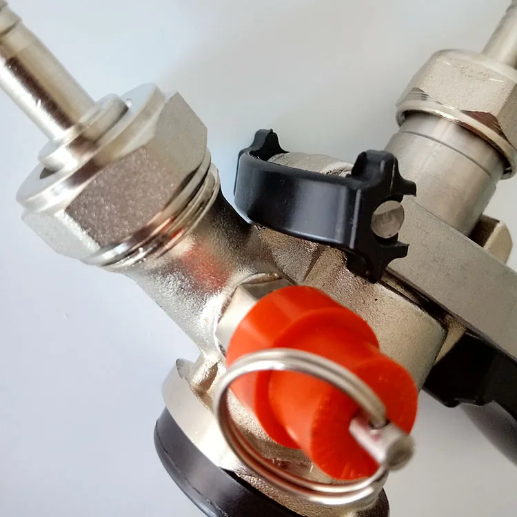 Латунная D-образная муфта для бочонка