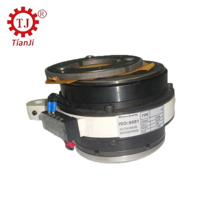 Sleeve-type disc brake and clutch unit group assembly for concrete mixer machines