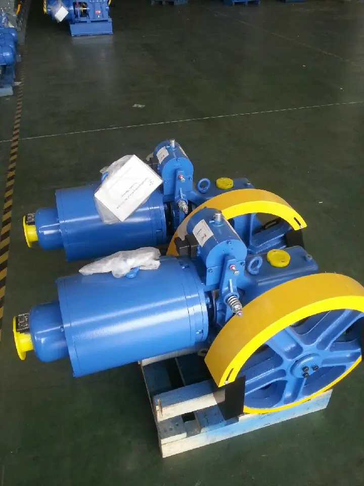 Elevator gear traction machine