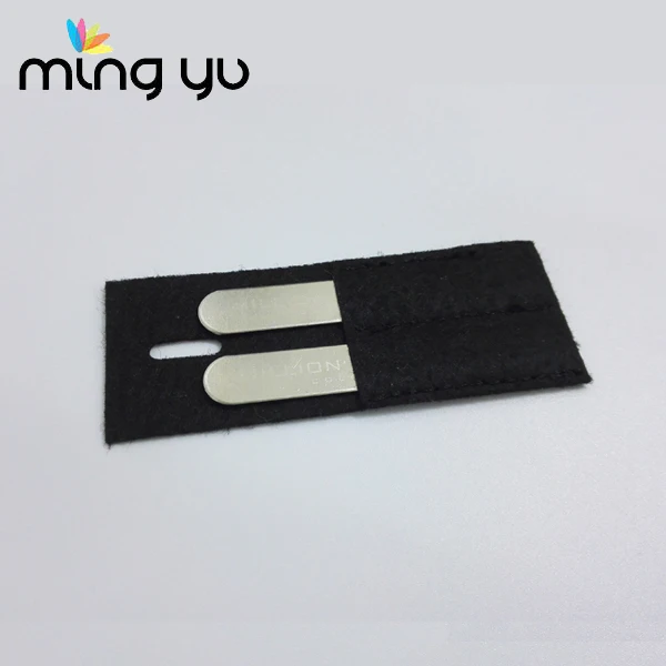 Мужская рубашка с металлическим воротником