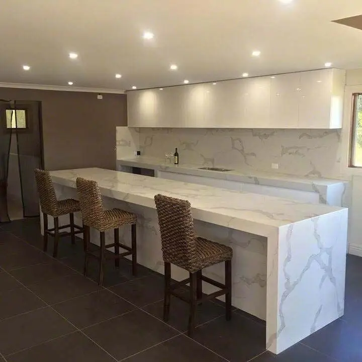 Widely used in kitchens white color quartz countertops with veins