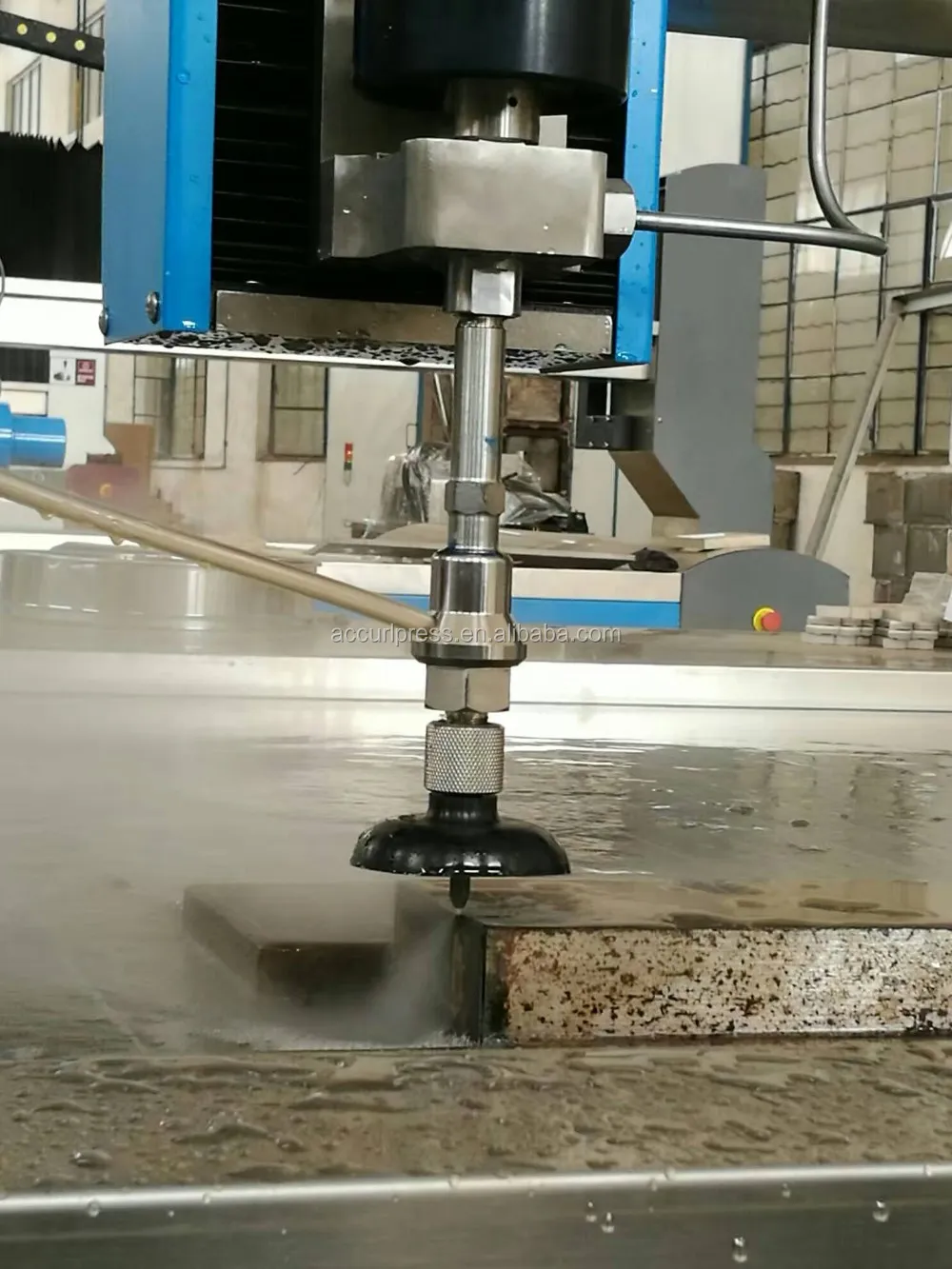 Аккуратный станок с ЧПУ для струйной резки стали