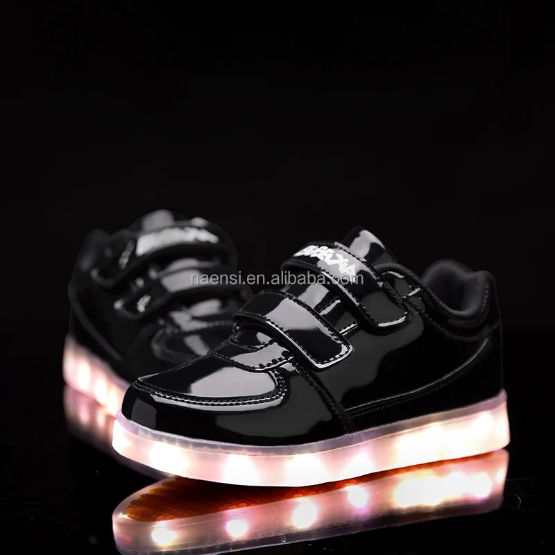 2021 модные мужские кроссовки на плоской подошве со светодиодной подсветкой