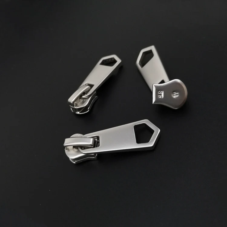 Special custom shaped  zipper pullers custom logo Slider Size 7 mould
