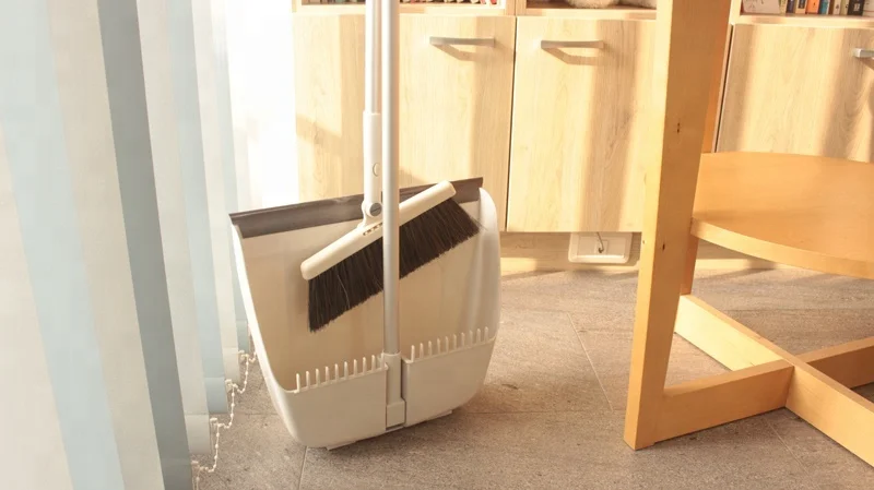 
2018 folding plastic broom and dustpan set 