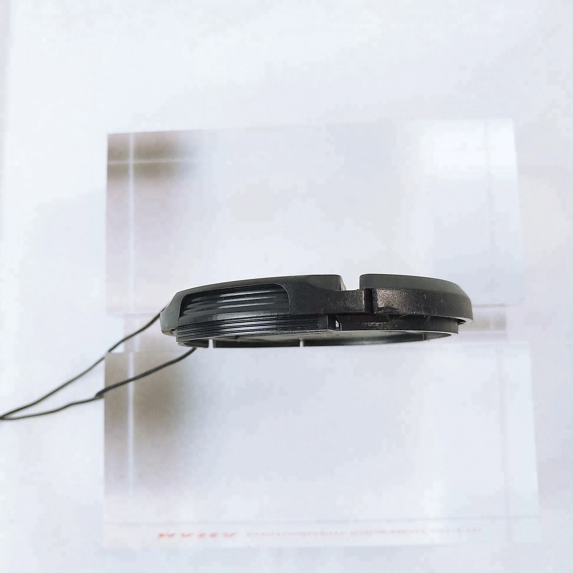 
MASSA Photograhic equipment Digital Camera Accessories 37mm black ABS Plastic Centre Pinch Camera Lens Cover Cap 