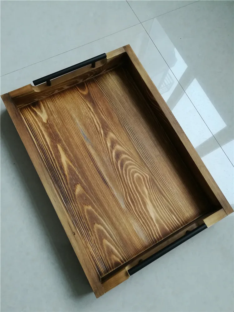 Деревенский деревянный сервировочный поднос