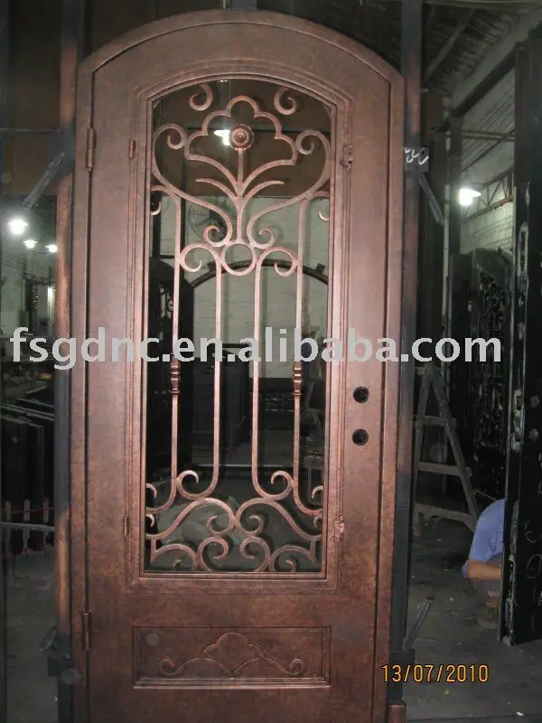 Внутренняя кованая железная дверь