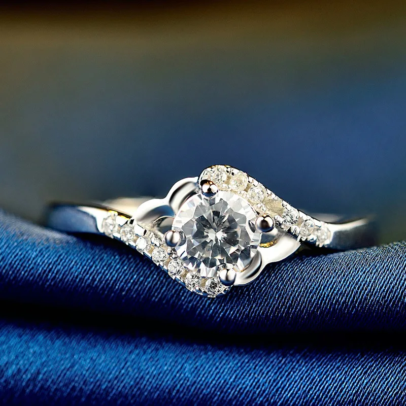 Shiny Clawed CZ Diamond Moissanite Wedding Ring for Women DS0105