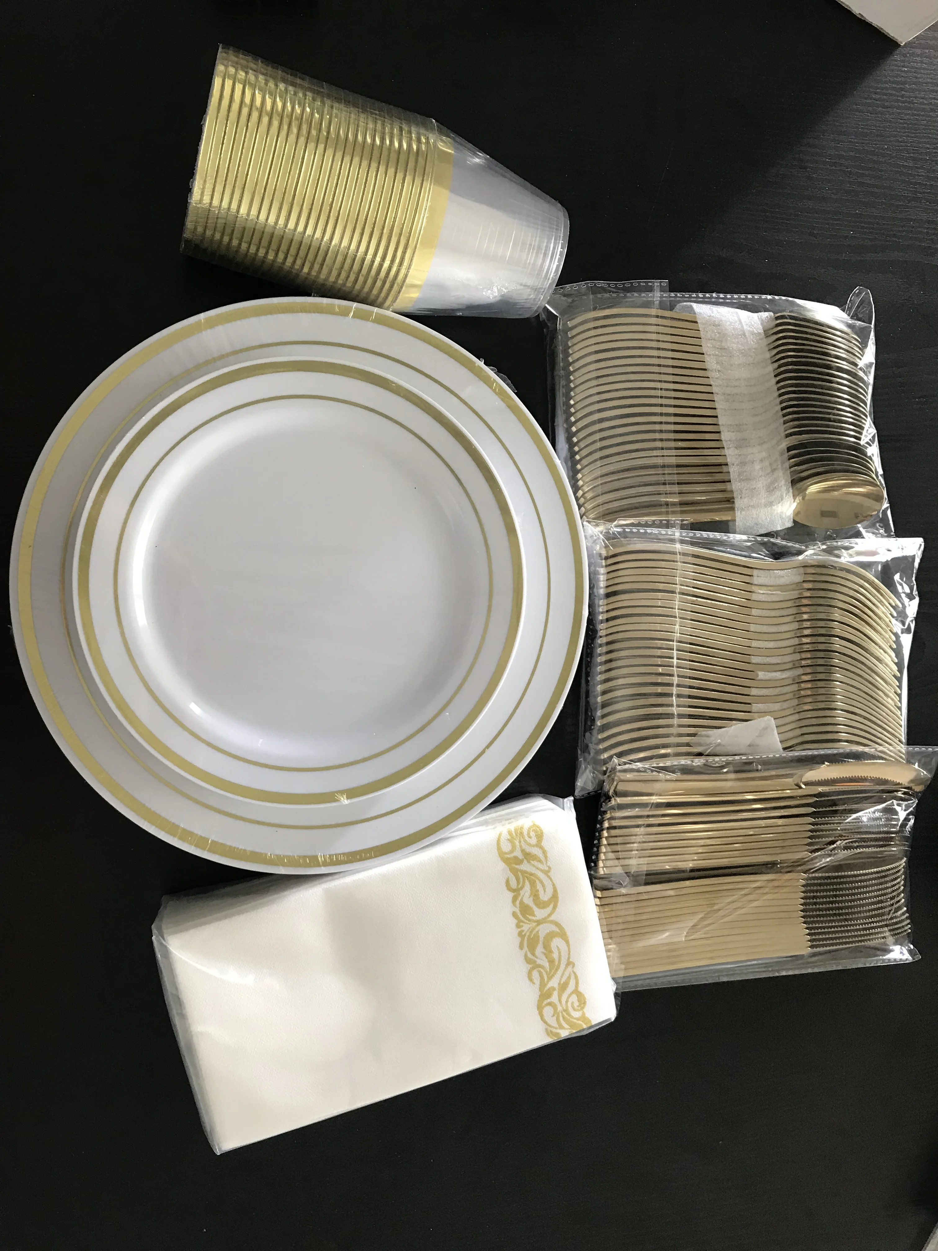 Wholesale Disposable 25Guests Dinner Salad Gold Plastic Plates with Gold tableware