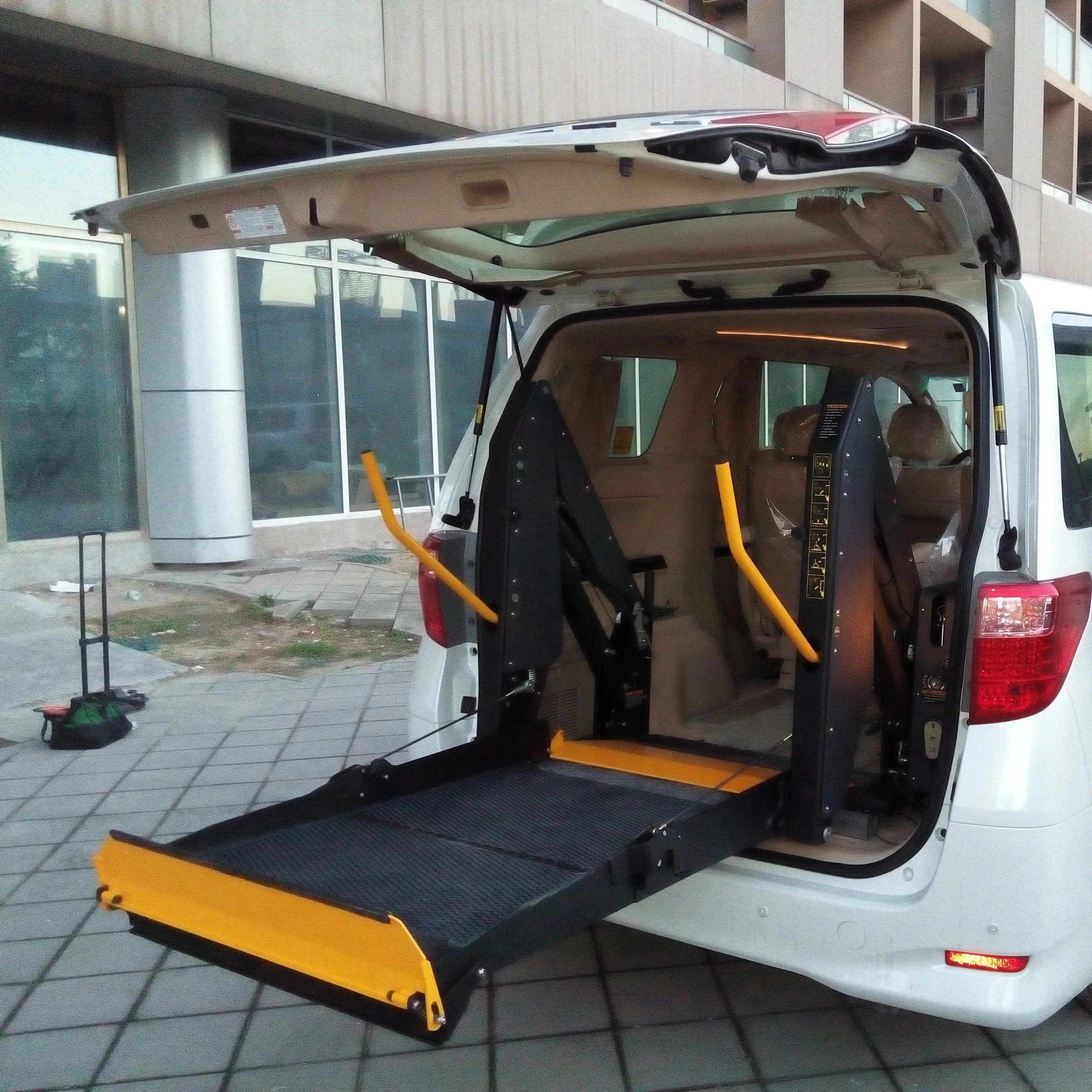 electric hydraulic wheelchair lifts with foldable platform for vans with CE certificate