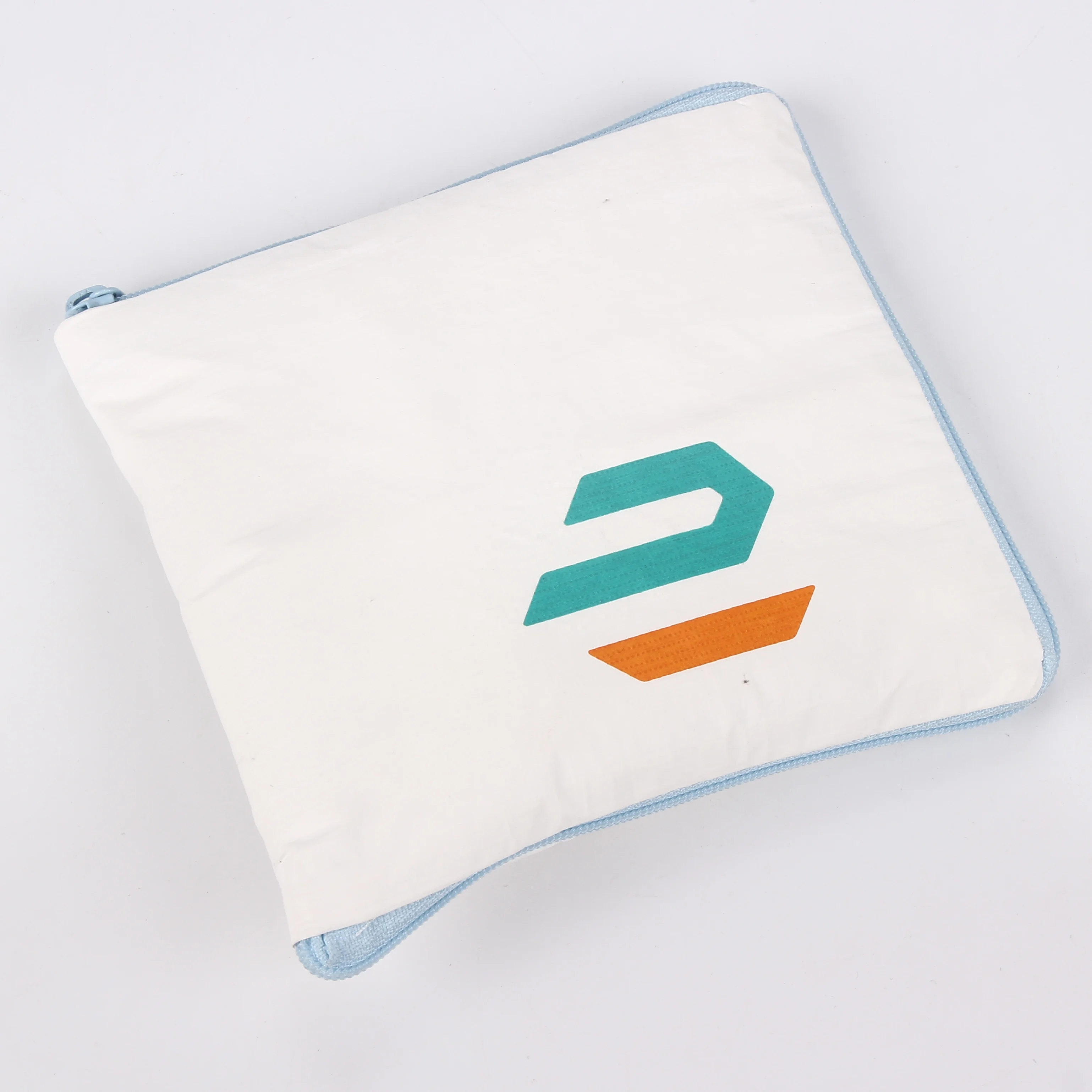 2019 Hot sales pu coated folding tyvek zipper bag
