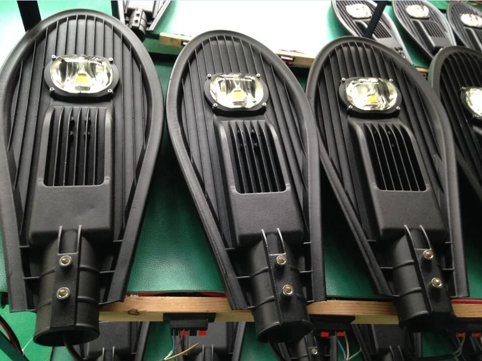 Outdoor Lighting IP66 Solar Led Street Light Price With Photocell