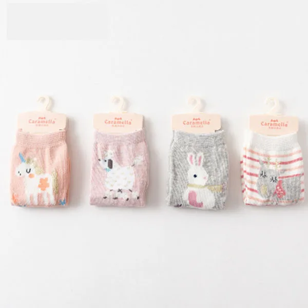 Aloe low cut sexy girls with white smell socks