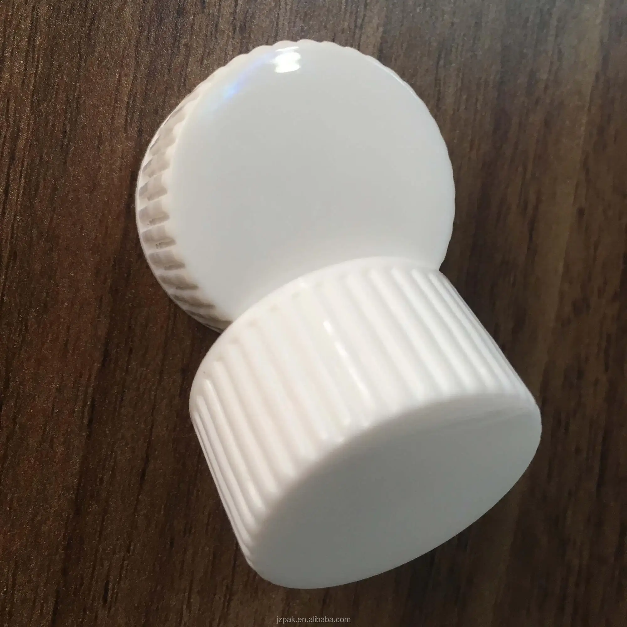 Cosmetic package PP white plastic bottle screw caps 20mm, 24mm, 28mm, 38mm plastic screw top lid/ closure