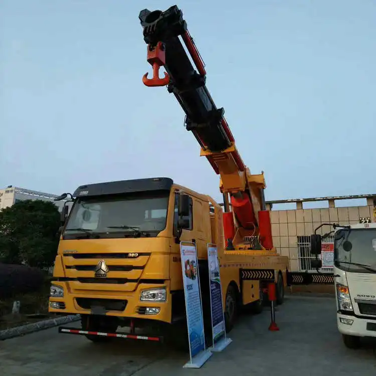 200-ton heavy-duty truck HOWO truck-mounted crane
