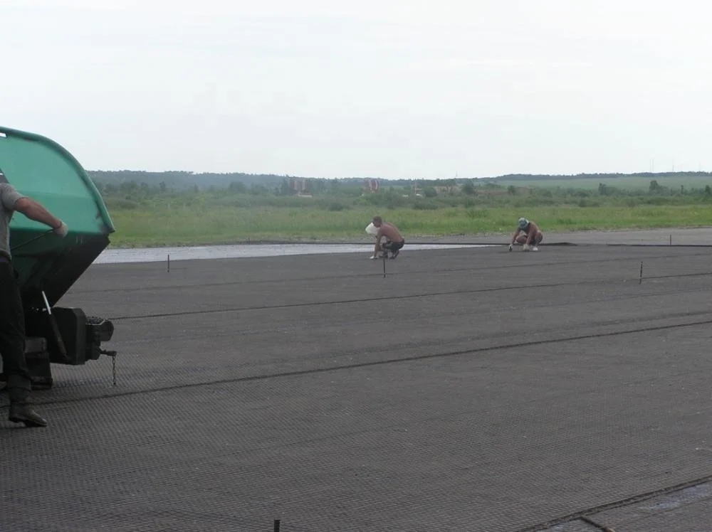 Knitted Polyester Geogrid Composite Nonwoven Geotextile For Road Paving Material