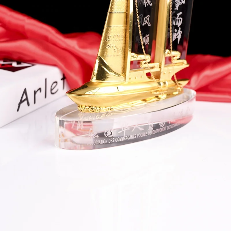 2022 New design K9 sailing boat crystal award trophy with metal part