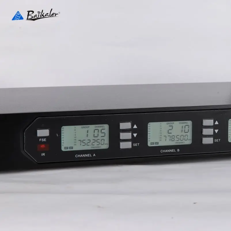 microphone with power bank 2600mah competitive wireless microphone for journalist