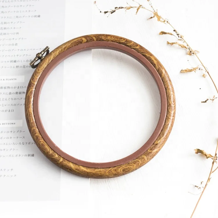 High Quality Wholesale Cross Stitch Accessory plastic Round Wooden Pattern Frame Flexible Embroidery Hoops