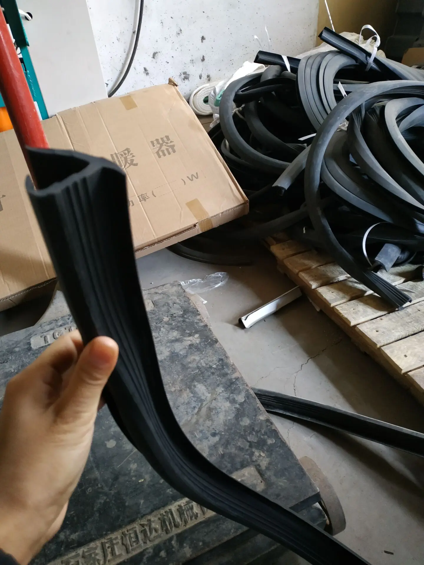 EPDM rubber container seal gasket / Good quality J type container door seals