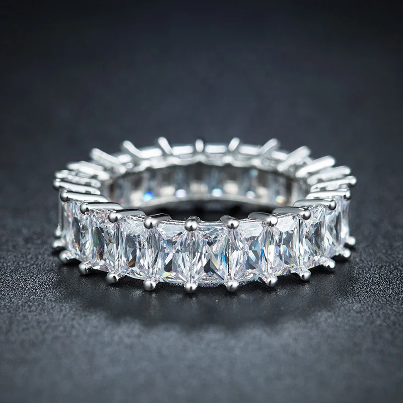 Fashion Bar Setting Design Lucky Stone Finger Ring with Cheap Diamond