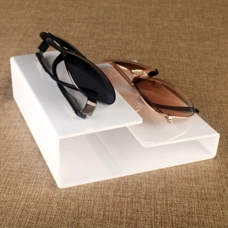 Custom Logo White Acrylic Fashion Eyewear Display Rack Design Optical Acrylic Eyeglasses Display Stand