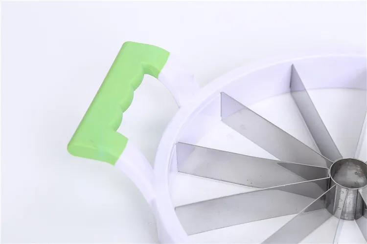 High quality non-slip handle melon slicer rustproof stainless steel watermelon cutter