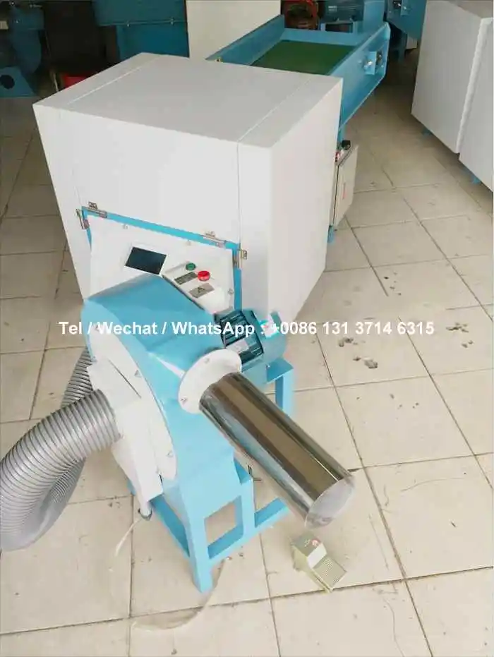 Industrial wool and fiber carding machine for stuffing pillows