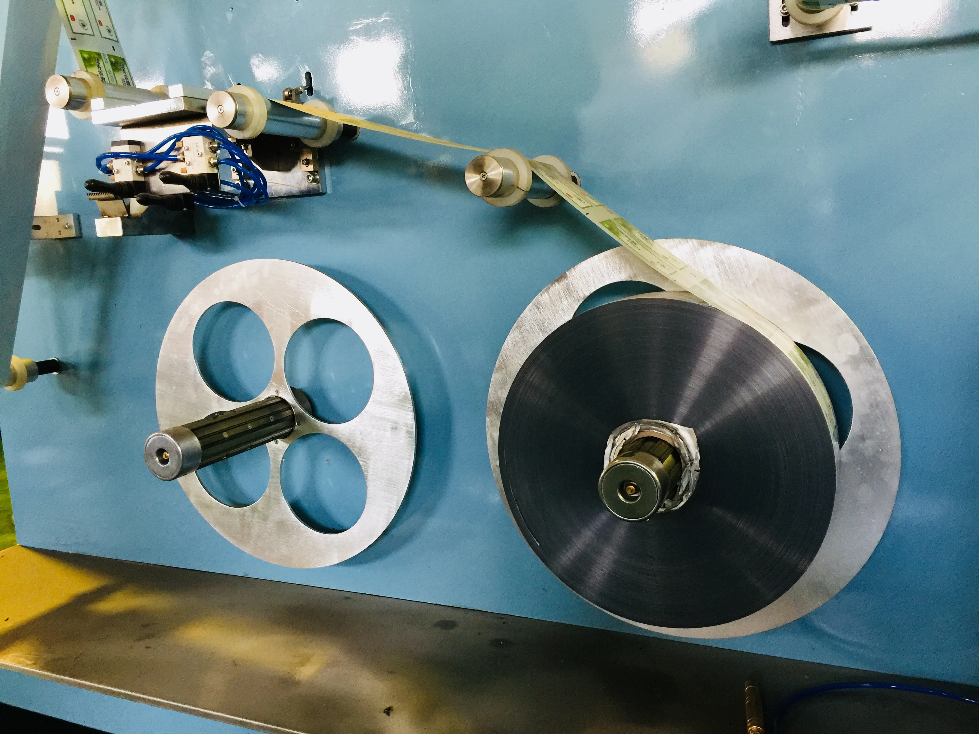 Automatic aluminum laminated tube making machine