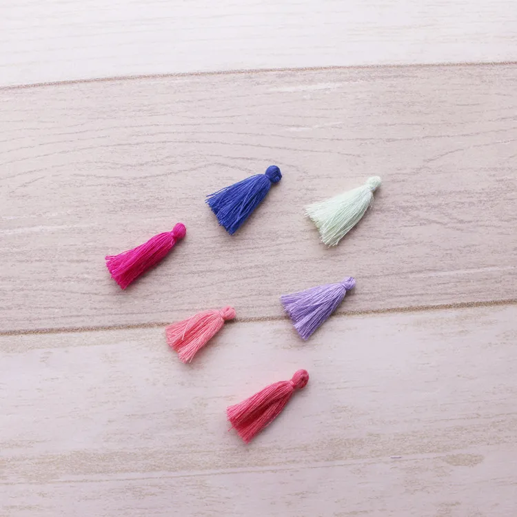Hot Sale Wholesale New Cheap Colorful Small Curtain Cotton Tassel for Curtain for Bag