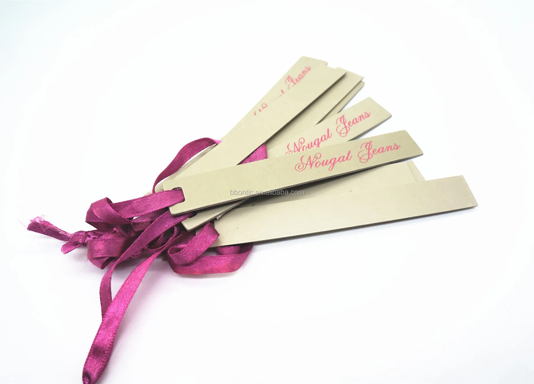 Роскошная подвесная этикетка на заказ с бесплатными качелями специальные бумажные этикетки для одежды