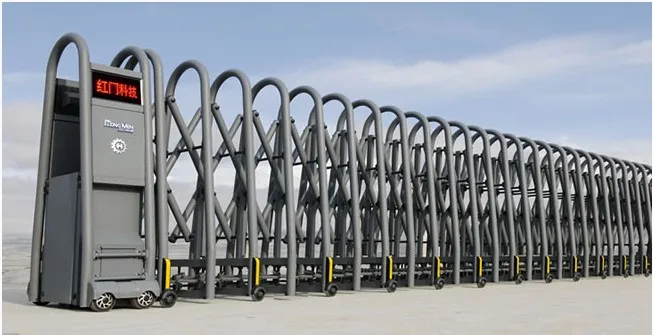 Collapsible gate for aluminium folding doors