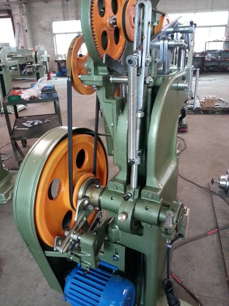 CD automatic feed rivet machine for baby carrage