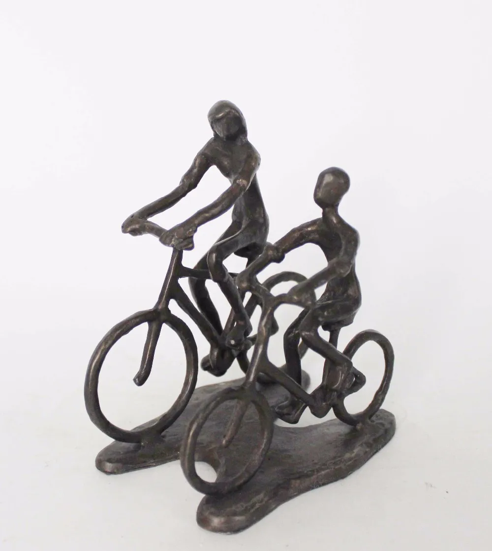 Art and Craft Family Theme Casting Iron Metal Action Figure Sculpture